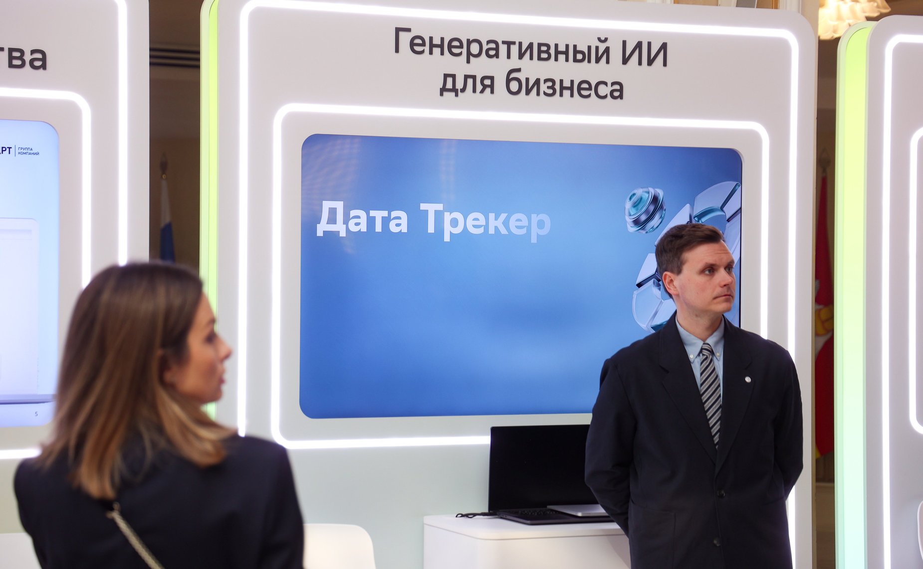 Валентина Матвиенко и Герман Греф осмотрели выставку «Сбербанка России»