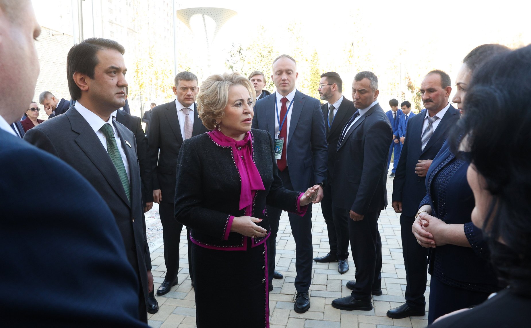 Председатель Совета Федерации Валентина Матвиенко в Душанбе приняла участие в церемонии передачи автомобилей представителям российско-таджикистанских образовательных учреждений