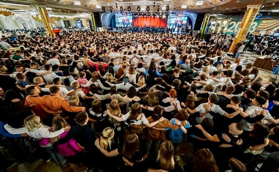 Виктор Шептий принял участие в торжественном открытии фотовыставки о героях специальной военной операции «За ленточкой»