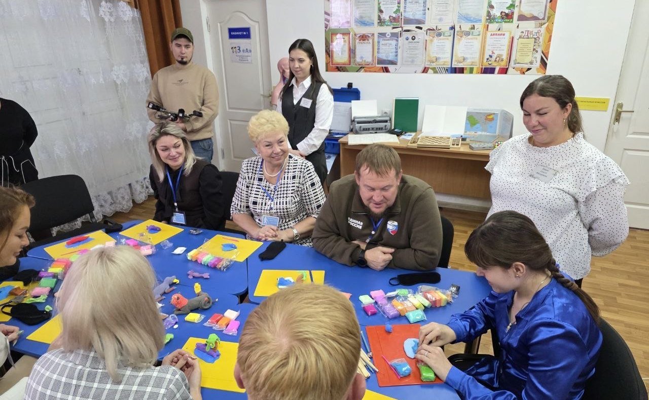 Ольга Бас приняла участие в акции «Попробуй увидеть мир без зрения» в Луганске