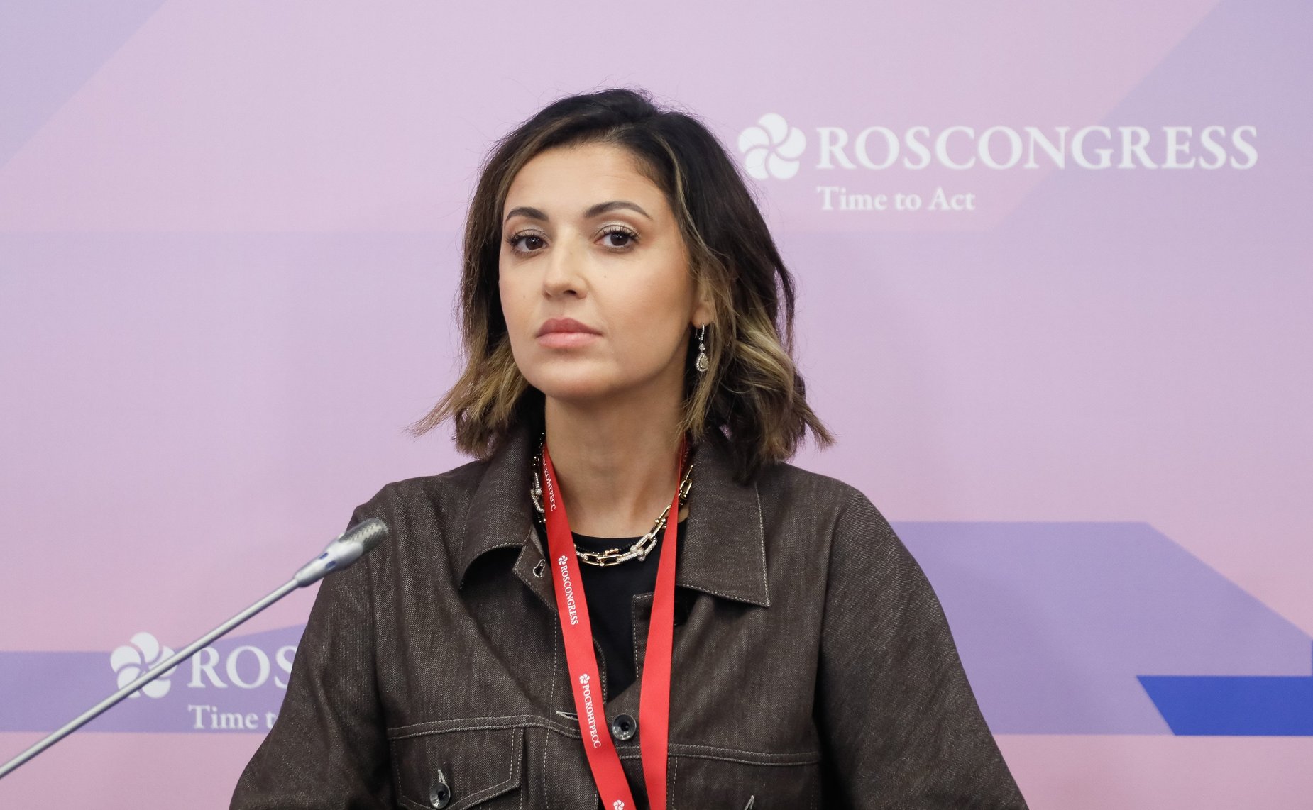 Сессия «ИИ и креативная конкуренция: как защищать авторов и поощрять генеративные коллаборации». X Восточный экономический форум