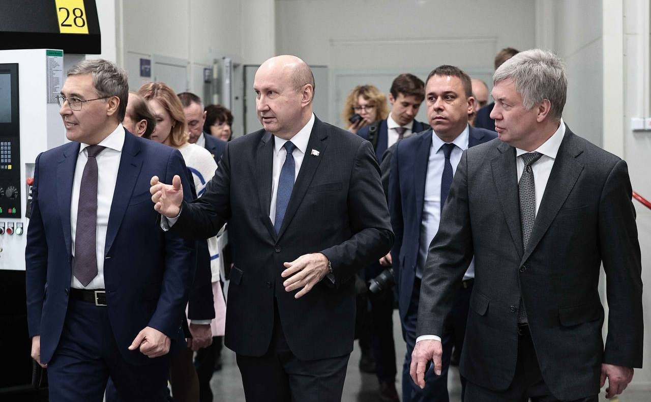 Айрат Гибатдинов посетил Научно-производственное предприятие «Завод Искра»