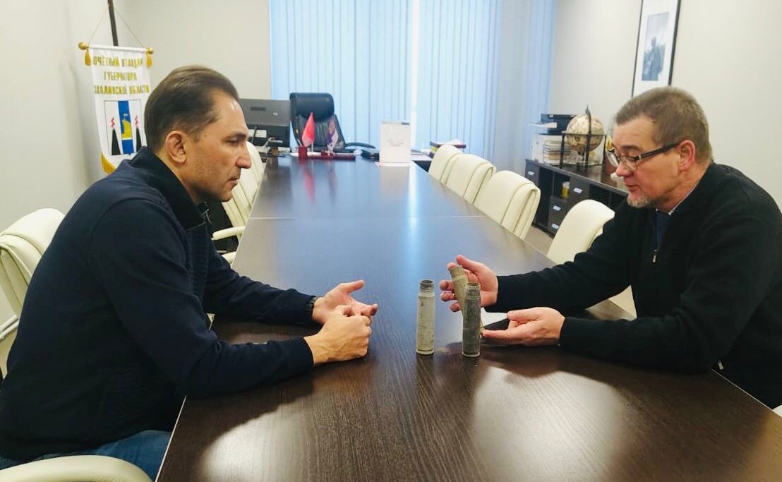 Андрей Хапочкин по итогам поездки в Донбасс передал партию экспонатов в Сахалинский исторический парк «Россия — моя история»