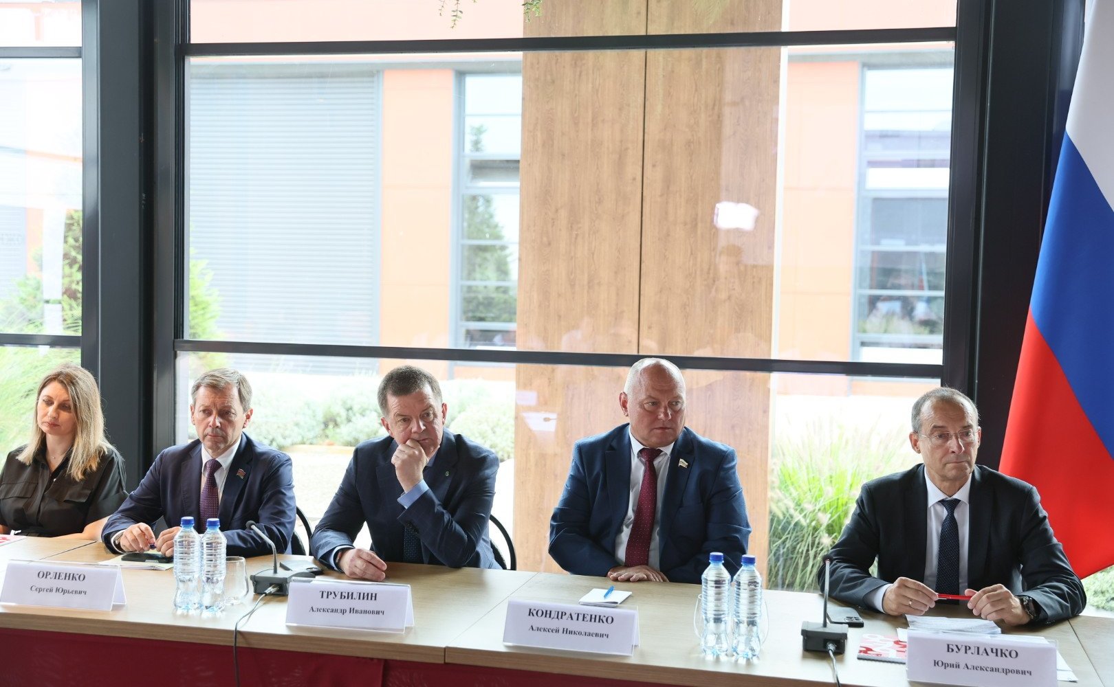 Алексей Кондратенко побывал на одном из крупнейших предприятий – агрофирме «Южной» в Таманском сельском поселении и принял участие в совещании, посвященном развитию виноградарства и виноделия как ключевой отрасли для экономики Краснодарского края