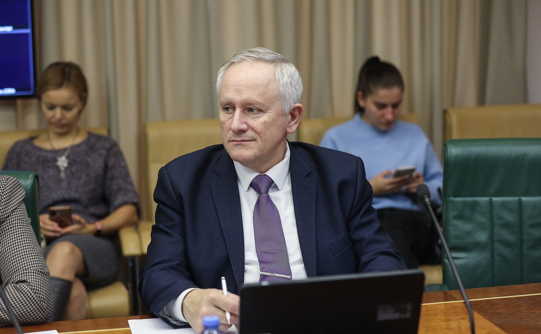 Круглый стол на тему «О мерах поддержки государственных корпораций и акционерных обществ с государственным участием»