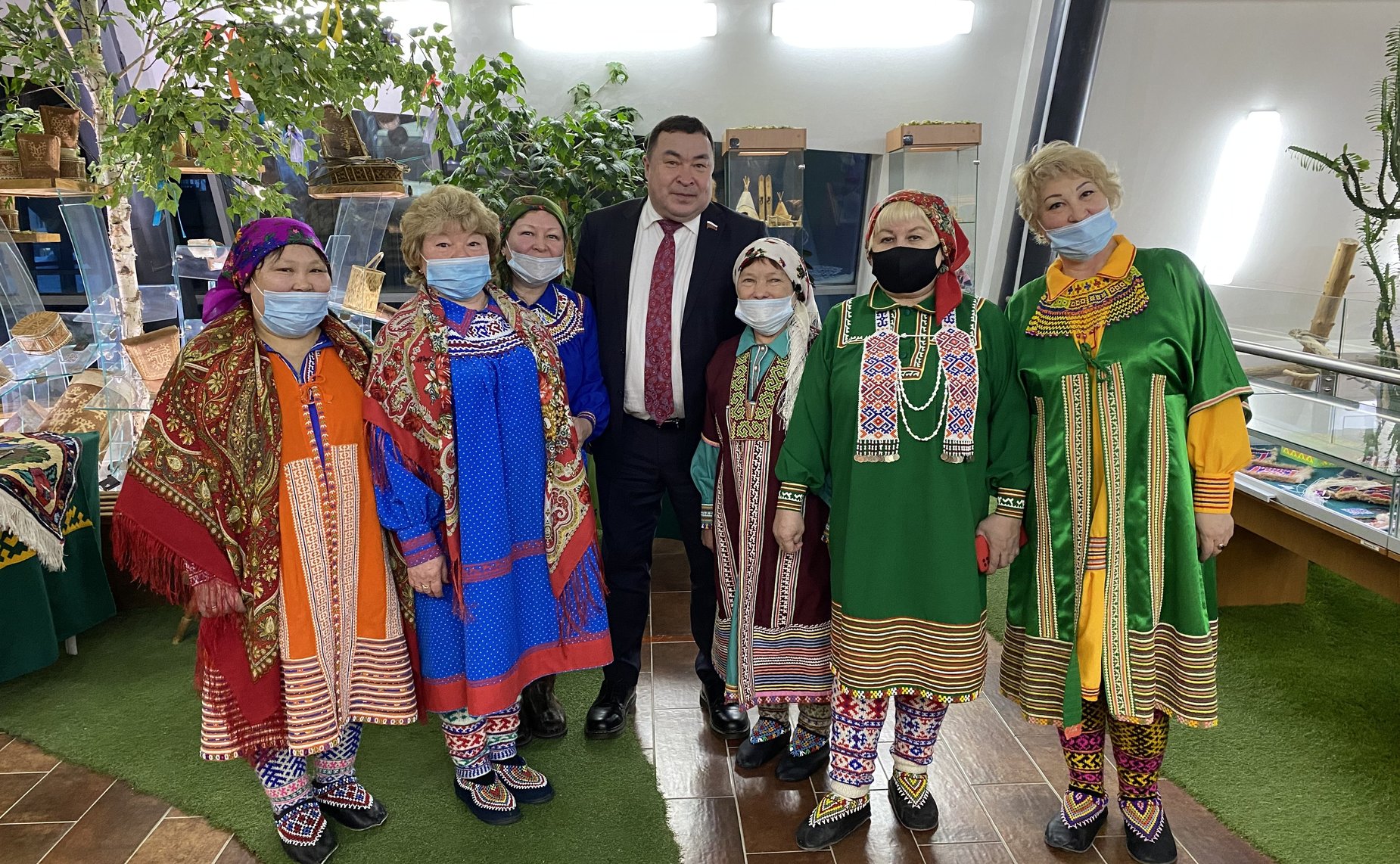 Александр Новьюхов осмотрел социальные объекты города Белоярский и национального села Казым