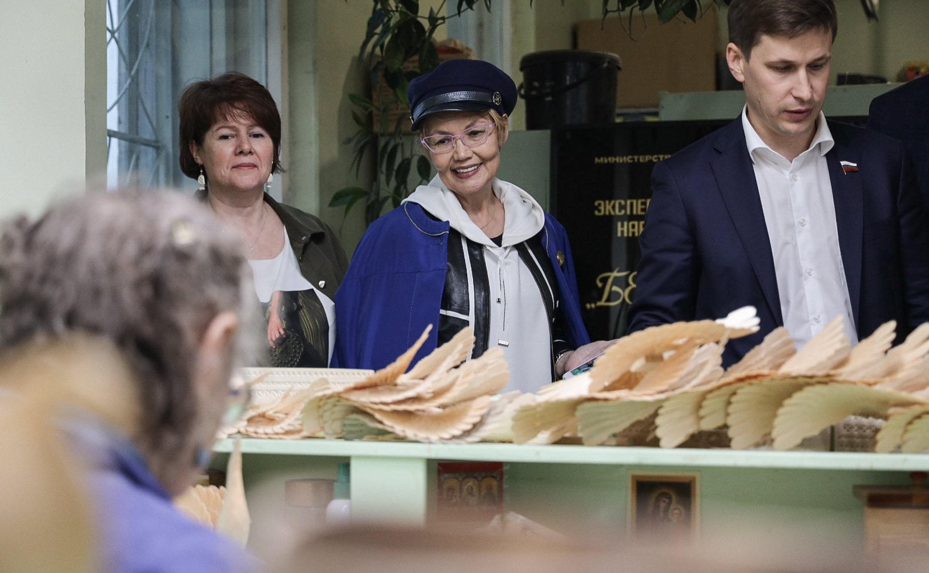 Члены Комиссии Совета Федерации по сохранению и развитию народных художественных промыслов встретились с представителями Художественного косторезного училища им.Н.Буторина и предприятия «Беломорские узоры»