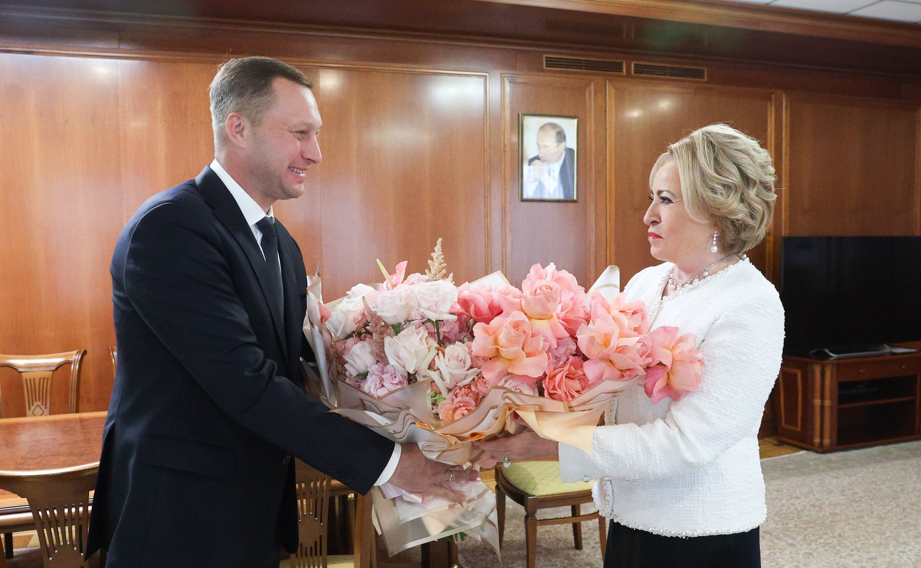 Валентина Матвиенко провела встречу с губернатором Саратовской области Романом Бусаргиным