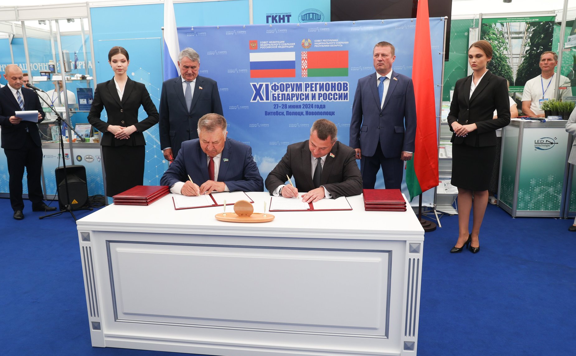 В присутствии заместителя Председателя СФ и заместителя Председателя Совета Республики было подписано 7 соглашений между областями Республики Беларусь и субъектами РФ