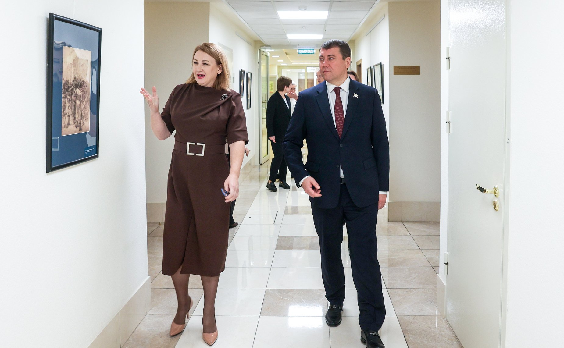 В Совете Федерации состоялось открытие выставки графических работ Яр-Кравченко «Лётчики — защитники в годы ВОВ»