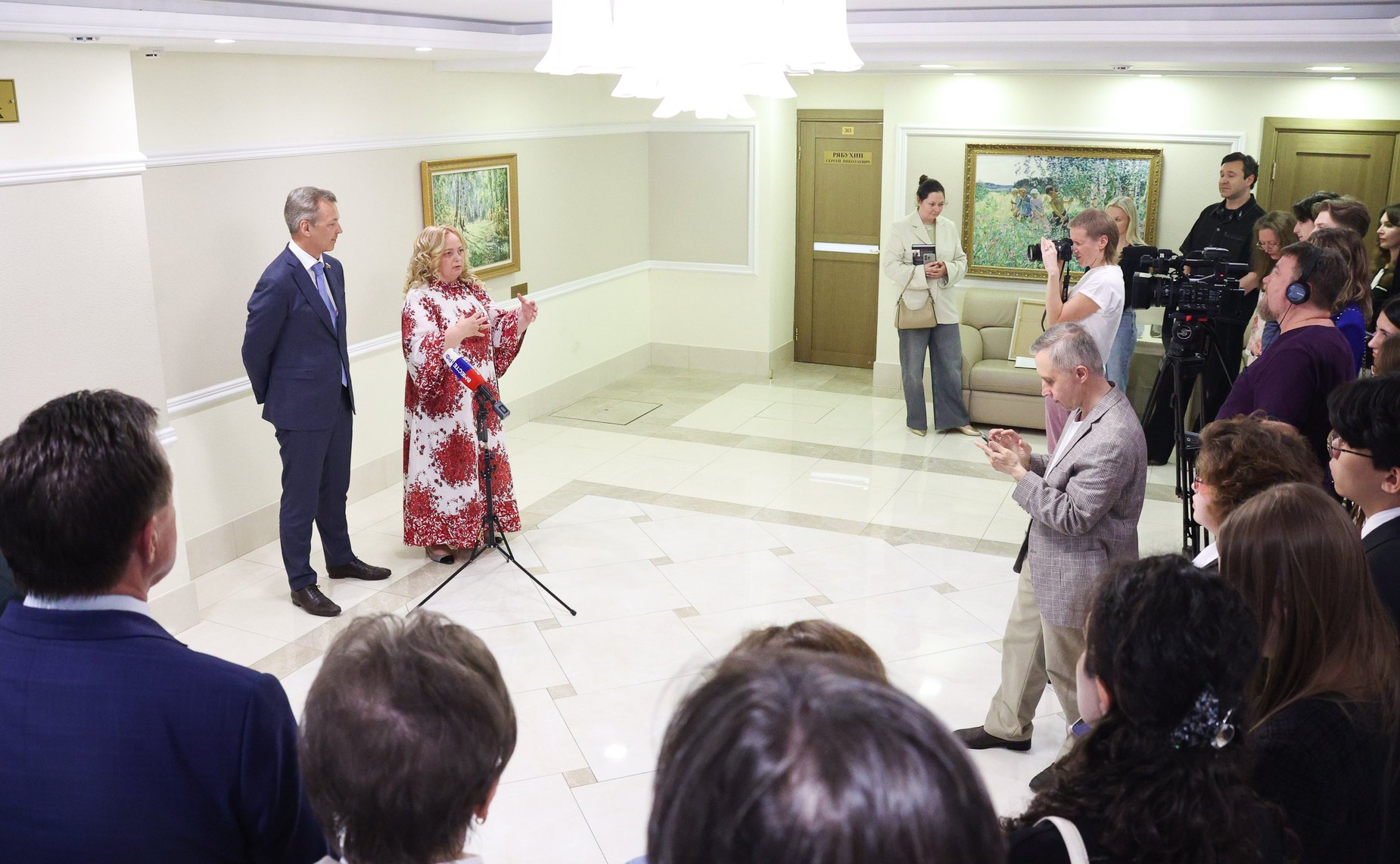 Открытие выставки «Новая реальность глазами юных строителей будущей России»