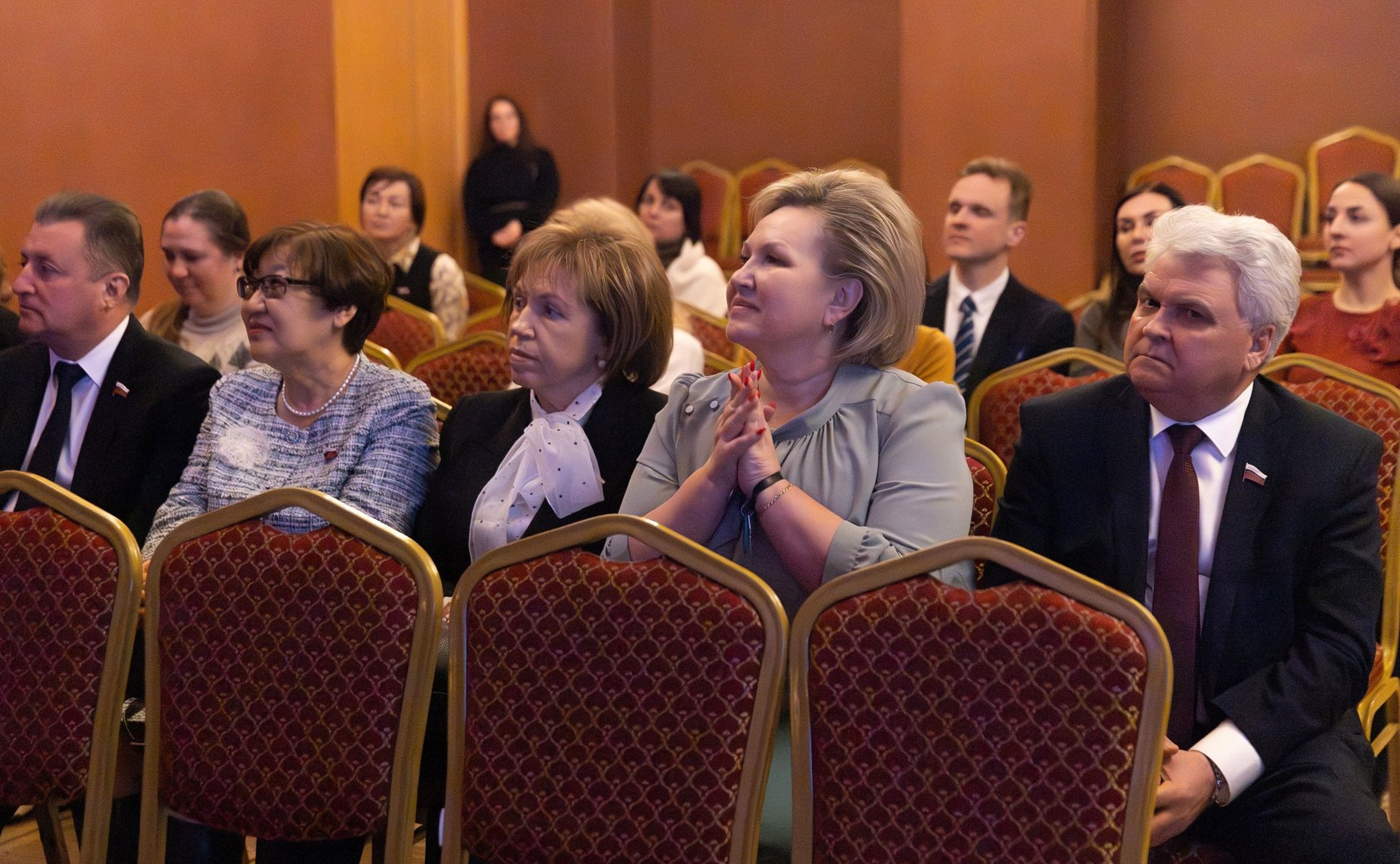 Сенаторы посетили уникальный концерт, который проходит в абсолютной темноте, так как его главные исполнители – незрячие люди