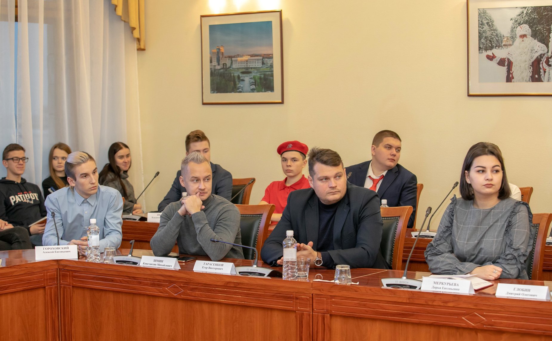 Юрий Воробьев принял участие в очередном заседании Дискуссионного клуба в Вологде