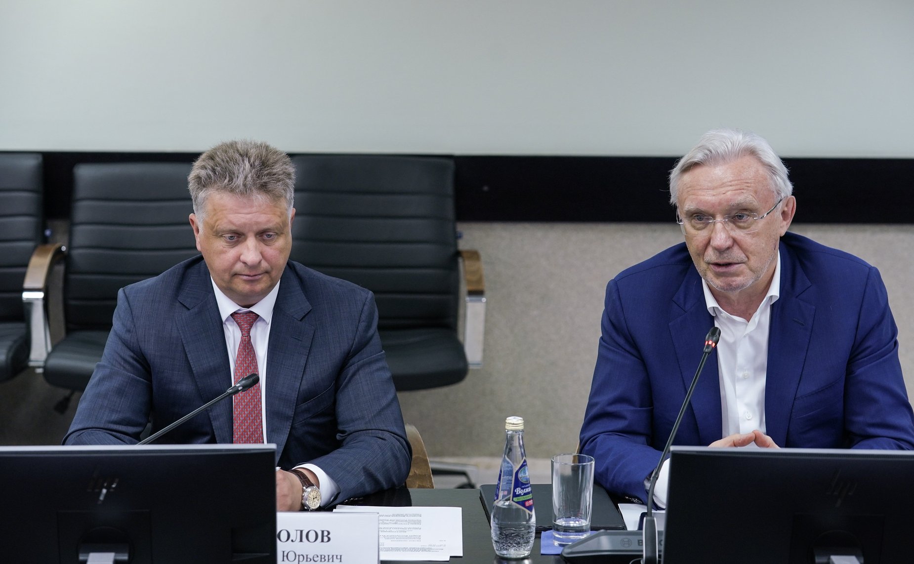В Самарской области состоялись парламентские слушания «О мерах по созданию производства высоколокализованной конкурентоспособной продукции автомобильной отрасли» (фото Газета «Волжская коммуна»)