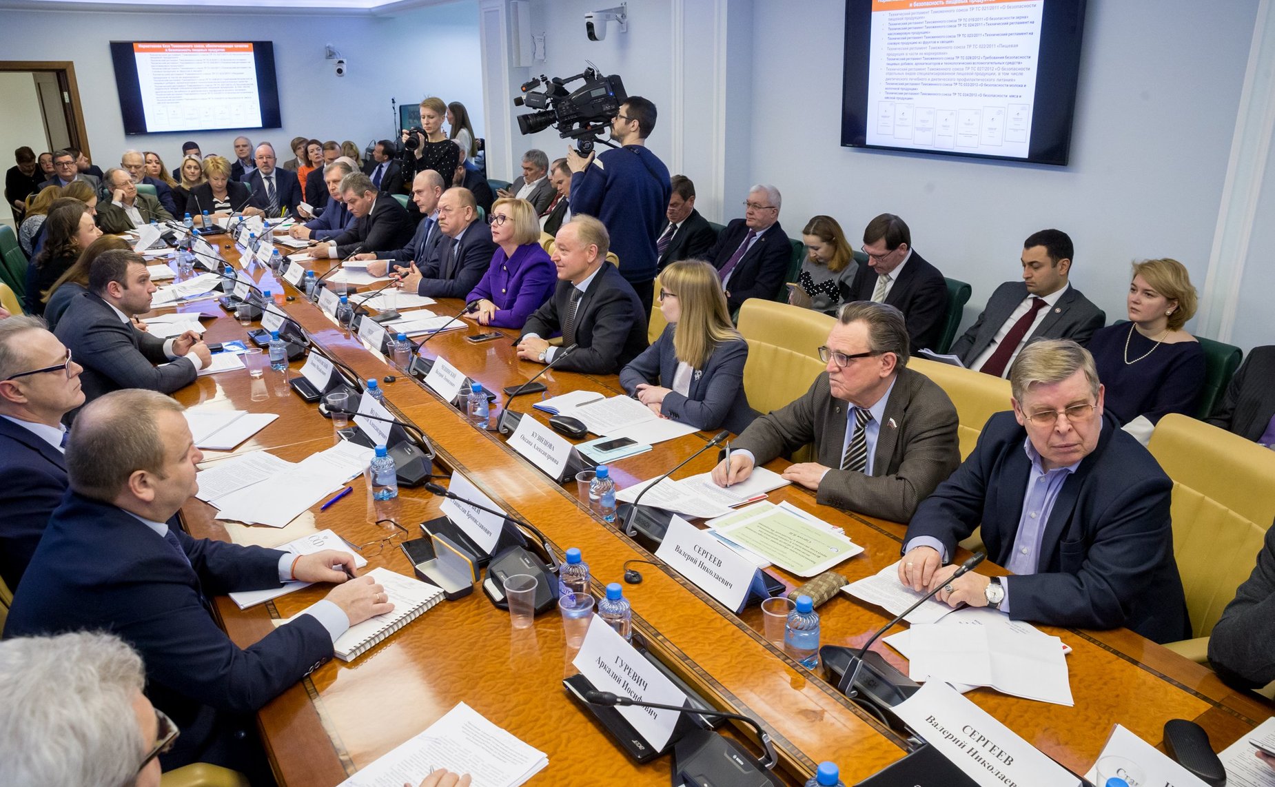 «Круглый стол» на тему «Законодательное обеспечение государственной политики в области производства функциональных и специализированных пищевых продуктов питания в РФ»