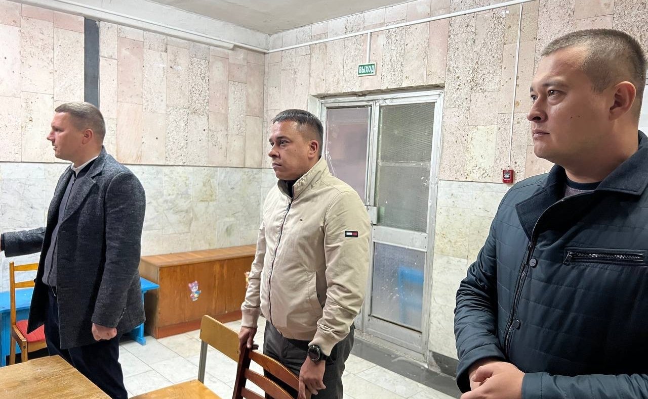 Айрат Гибатдинов вместе с депутатами регионального Законодательного собрания посетил ряд районов области, где провел встречи с жителями