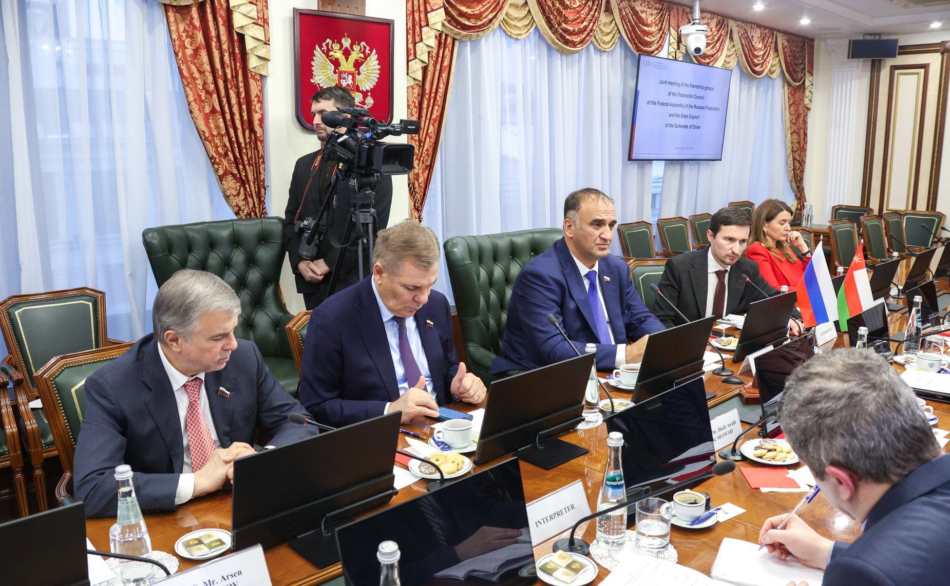 Встреча заместителя Председателя СФ Константина Косачева с руководителем группы по сотрудничеству с Российской Федерации, председателем Комитета по экономике и финансам Государственного совета Султаната Оман Зафером Аль Шанфари