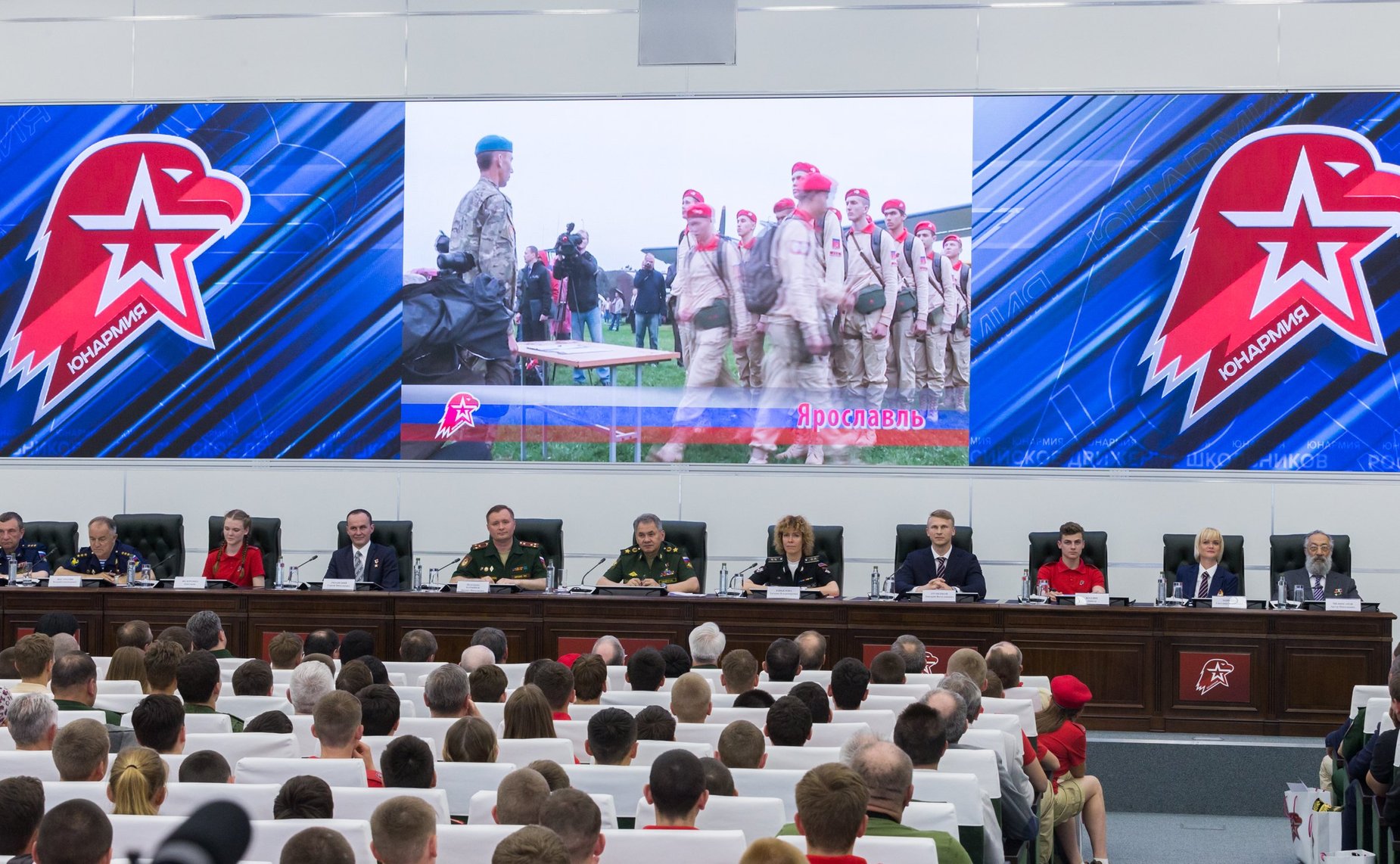 Ю. Воробьев посетил первый слет всероссийского военно-патриотического движения Юнармия