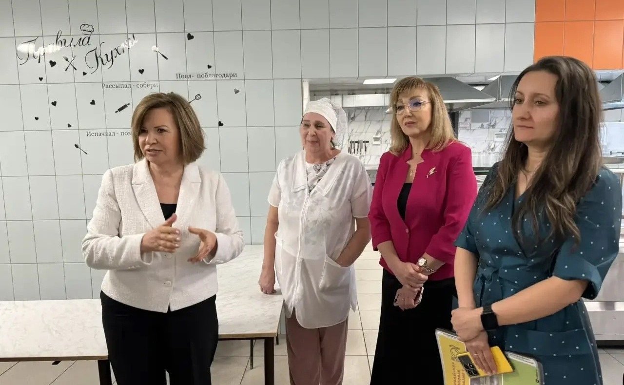 Марина Сидухина оценила организацию школьного питания и медицинского обслуживания в школах Новокуйбышевска