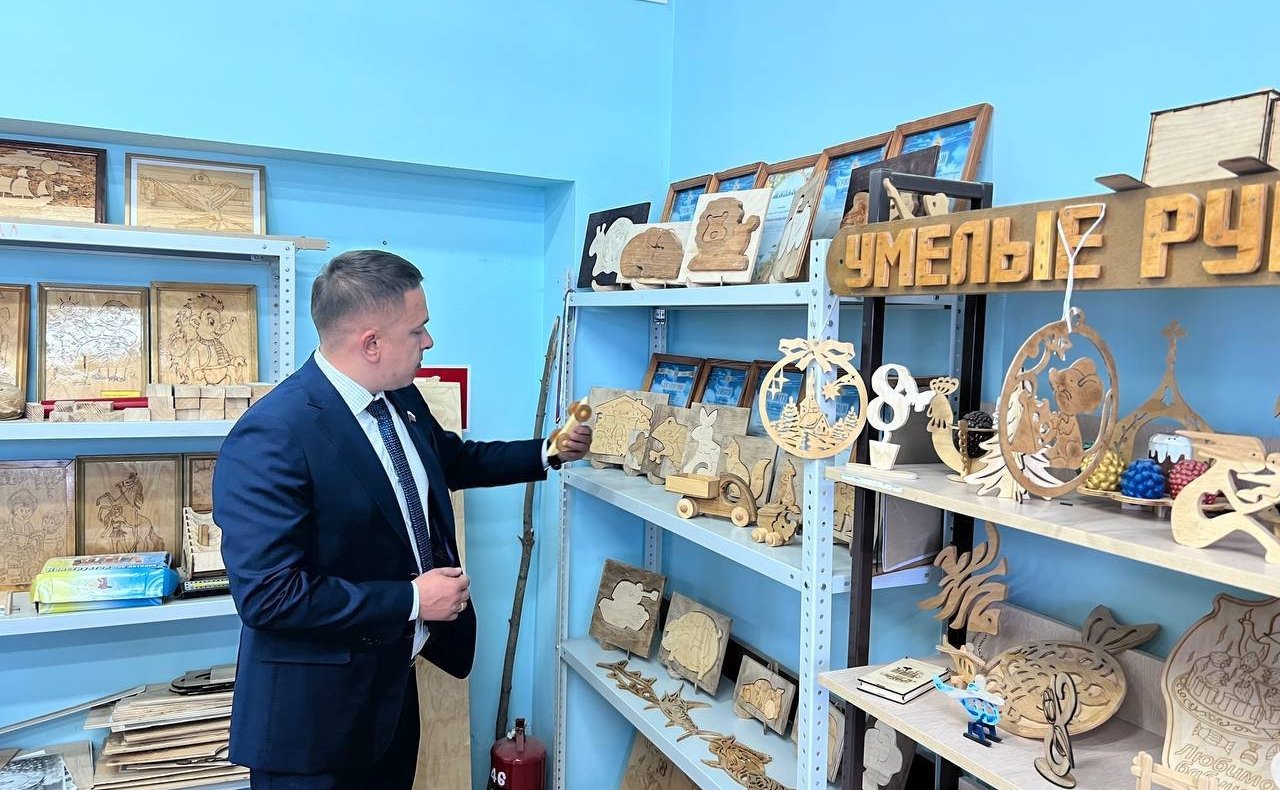 Айрат Гибатдинов встретился с семьями, оказавшимися в сложной жизненной ситуации и посетил школу-интернат для детей с особенностями в развитии