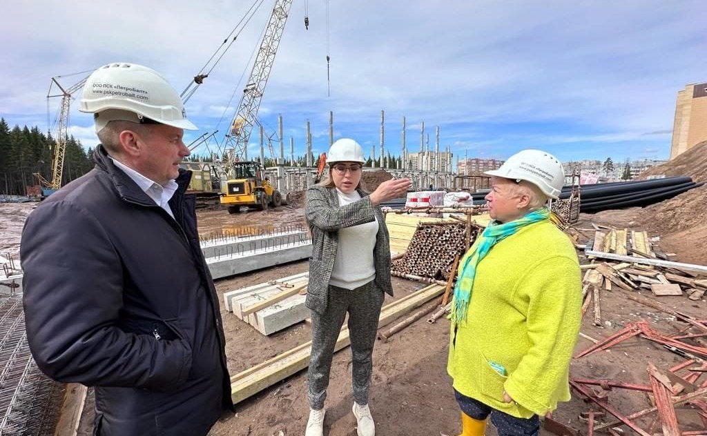 Елена Шумилова в рамках поездки в регион проконтролировала ход капитального ремонта образовательных объектов