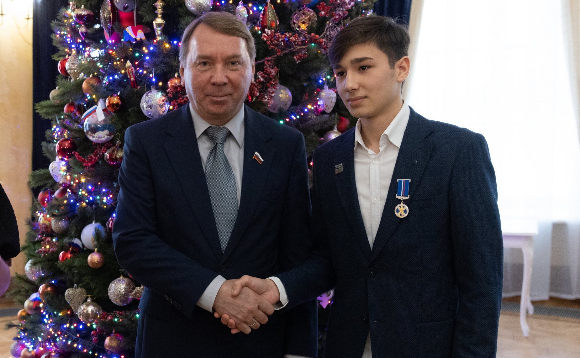 Инна Святенко и Владимир Кожин вручили награды детям-героям