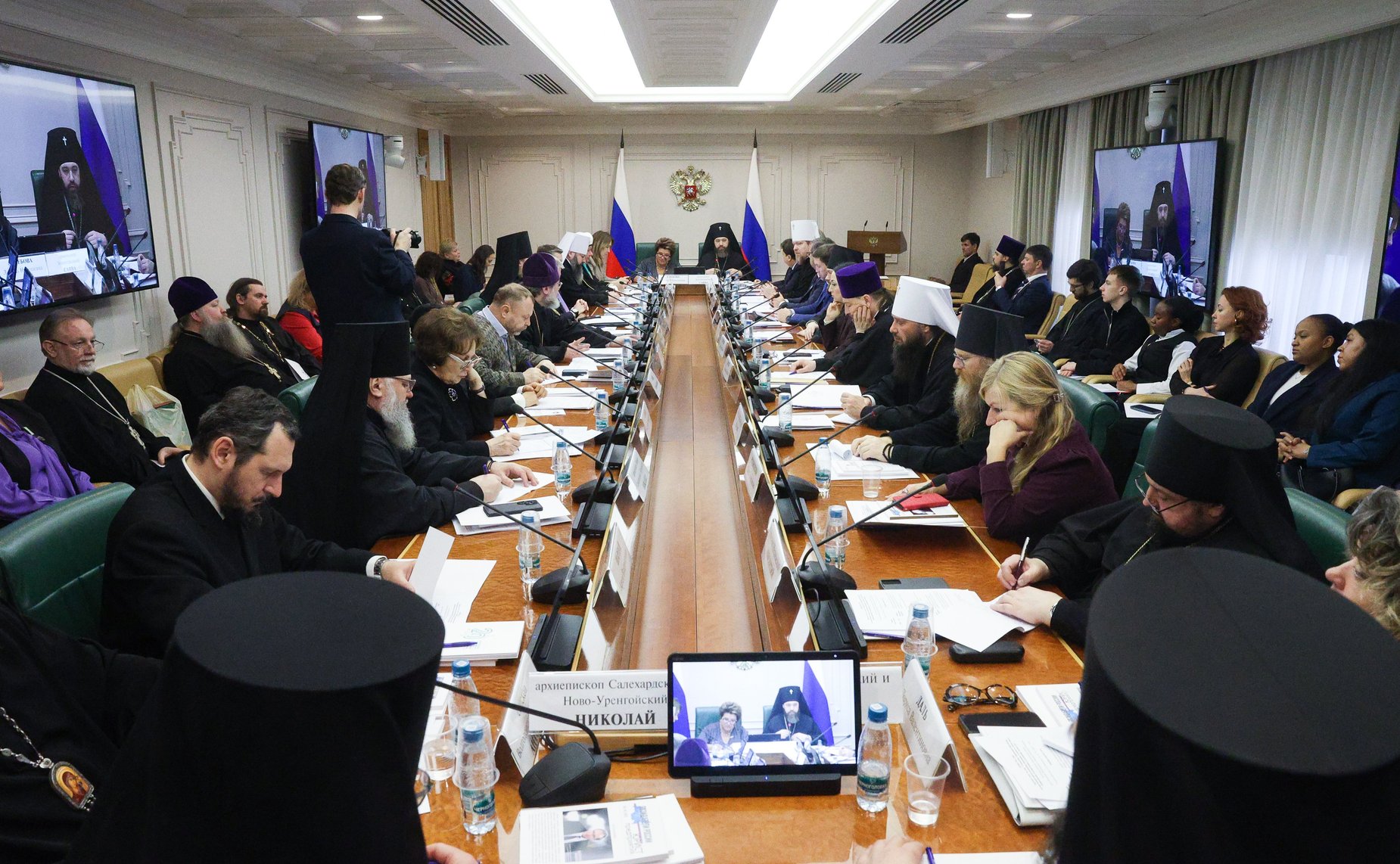 Круглый стол «Становление современной общественно-государственной модели воспитания гражданина и патриота (анализ опыта взаимодействия государственных и религиозных институтов)» (в рамках XIV Рождественских парламентских встреч)