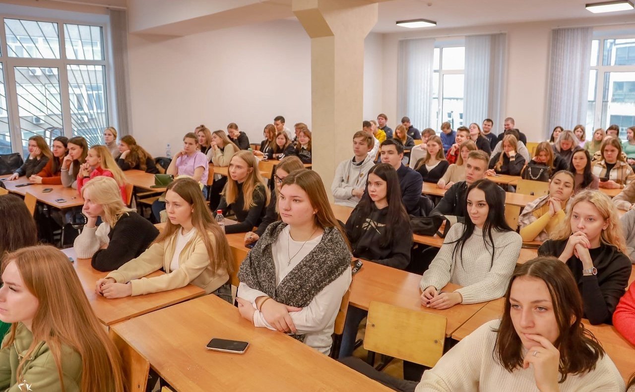 Ирина Кожанова встретилась со студентами Смоленского филиала Международного юридического института