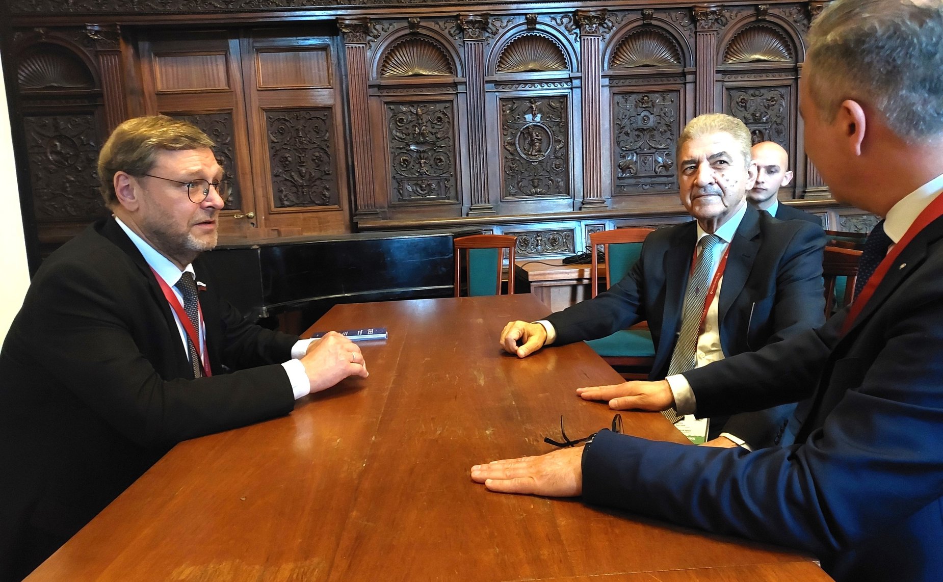 Заместитель Председателя Совета Федерации Константин Косачев провел встречу с заместителем Председателя Народного совета Сирийской Арабской Республики Акрамом Аджлани