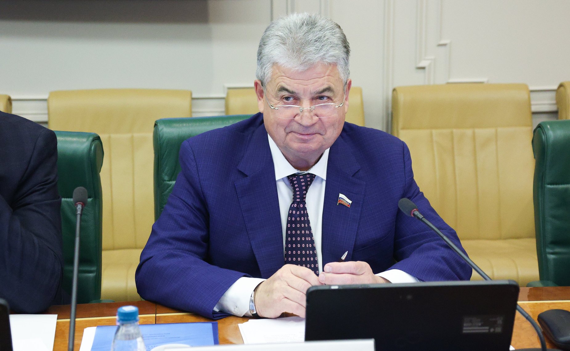 Геннадий Емельянов