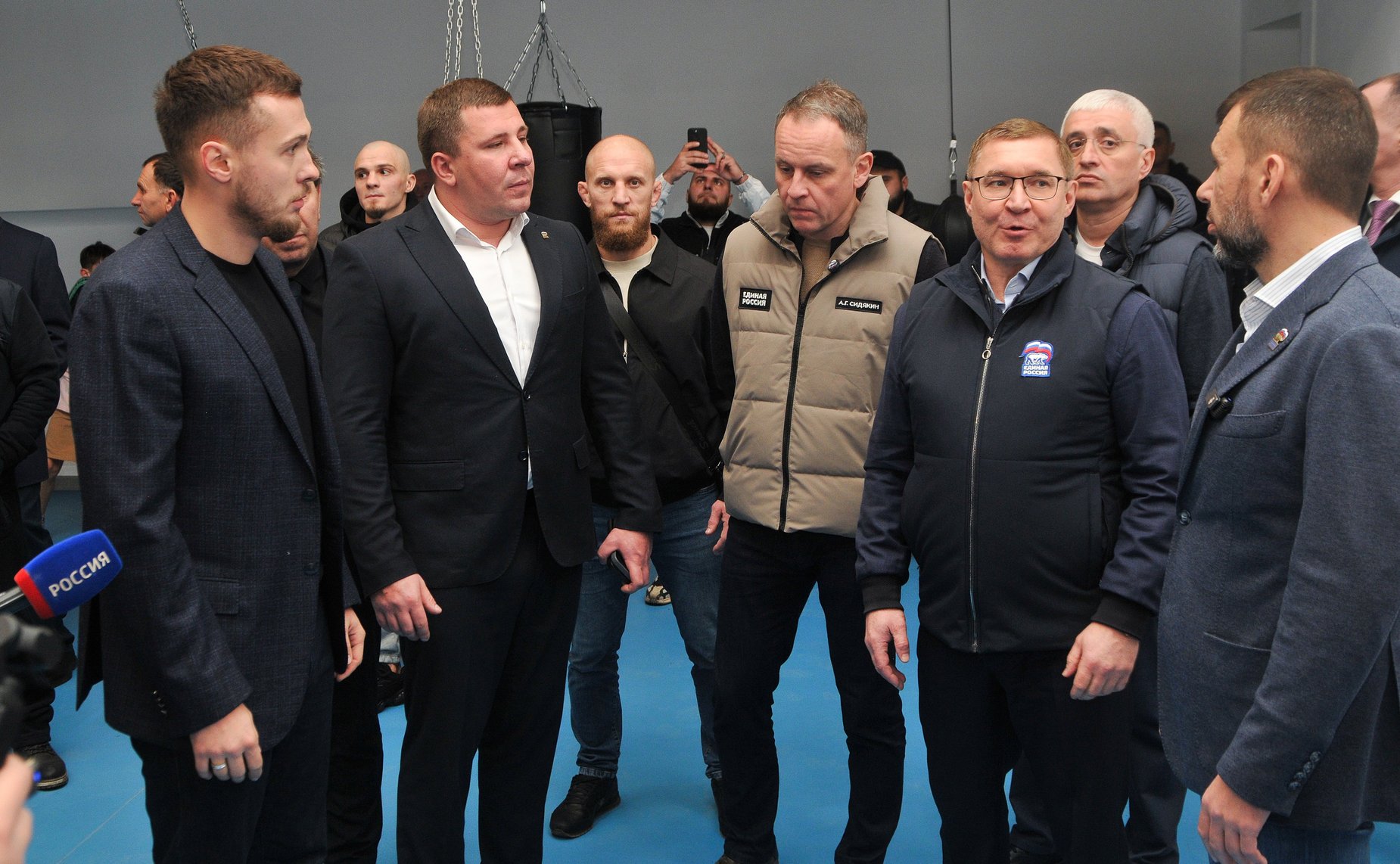 Первый заместитель Председателя СФ Владимир Якушев и глава Донецкой Народной Республики Денис Пушилин открыли восстановленный спорткомплекс «Портовик»