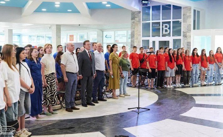 Сергей Рябухин пообщался с учащимися из Луганской Народной Республики, которые приехали в город в рамках образовательного проекта «Университетские смены» в Ульяновском государственном техническом университете