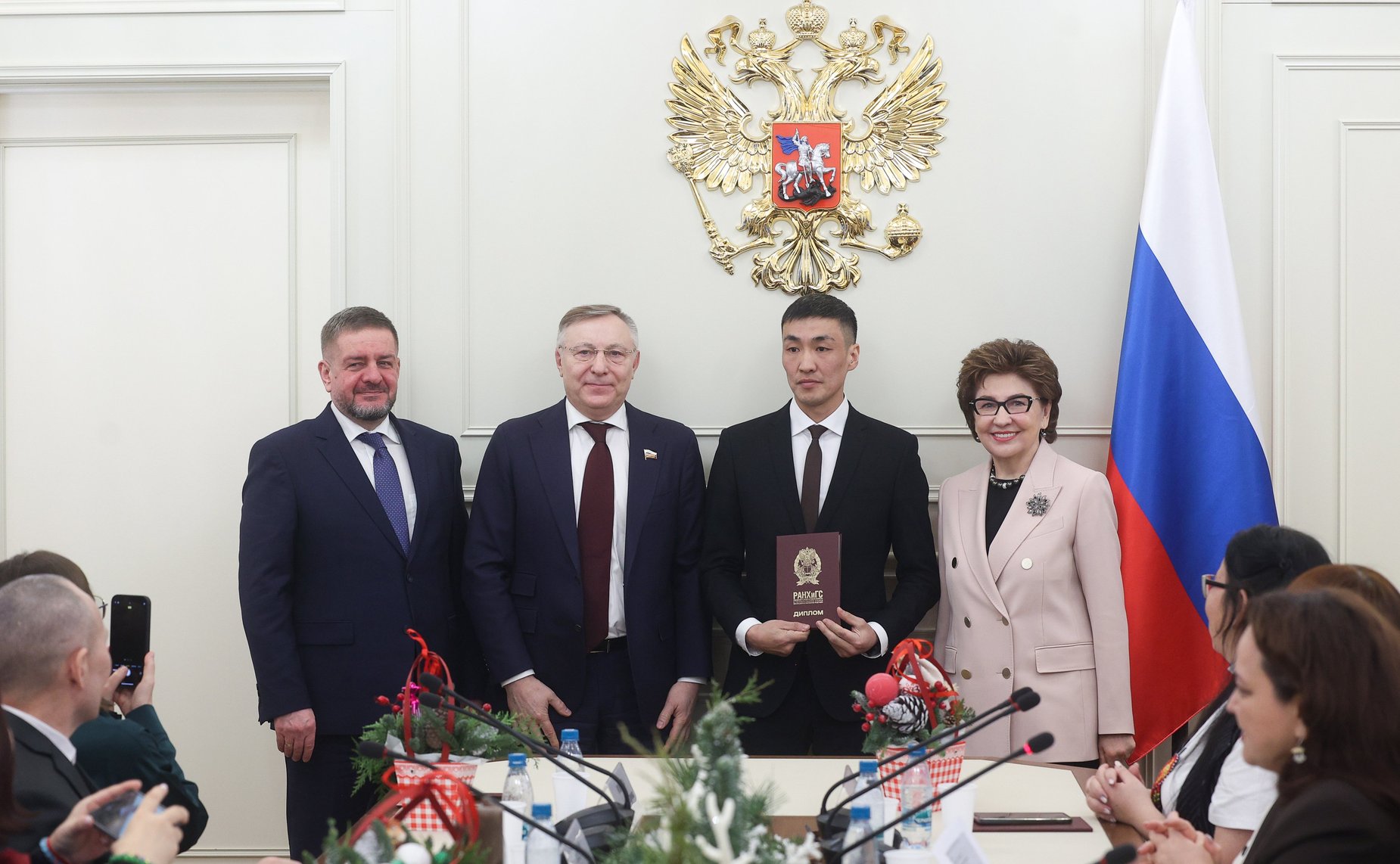 В Совете Федерации состоялась торжественная церемония вручения дипломов выпускникам образовательной программы «Актуальные проблемы и эффективные практики устойчивого развития коренных малочисленных народов Севера, Сибири и Дальнего Востока РФ»