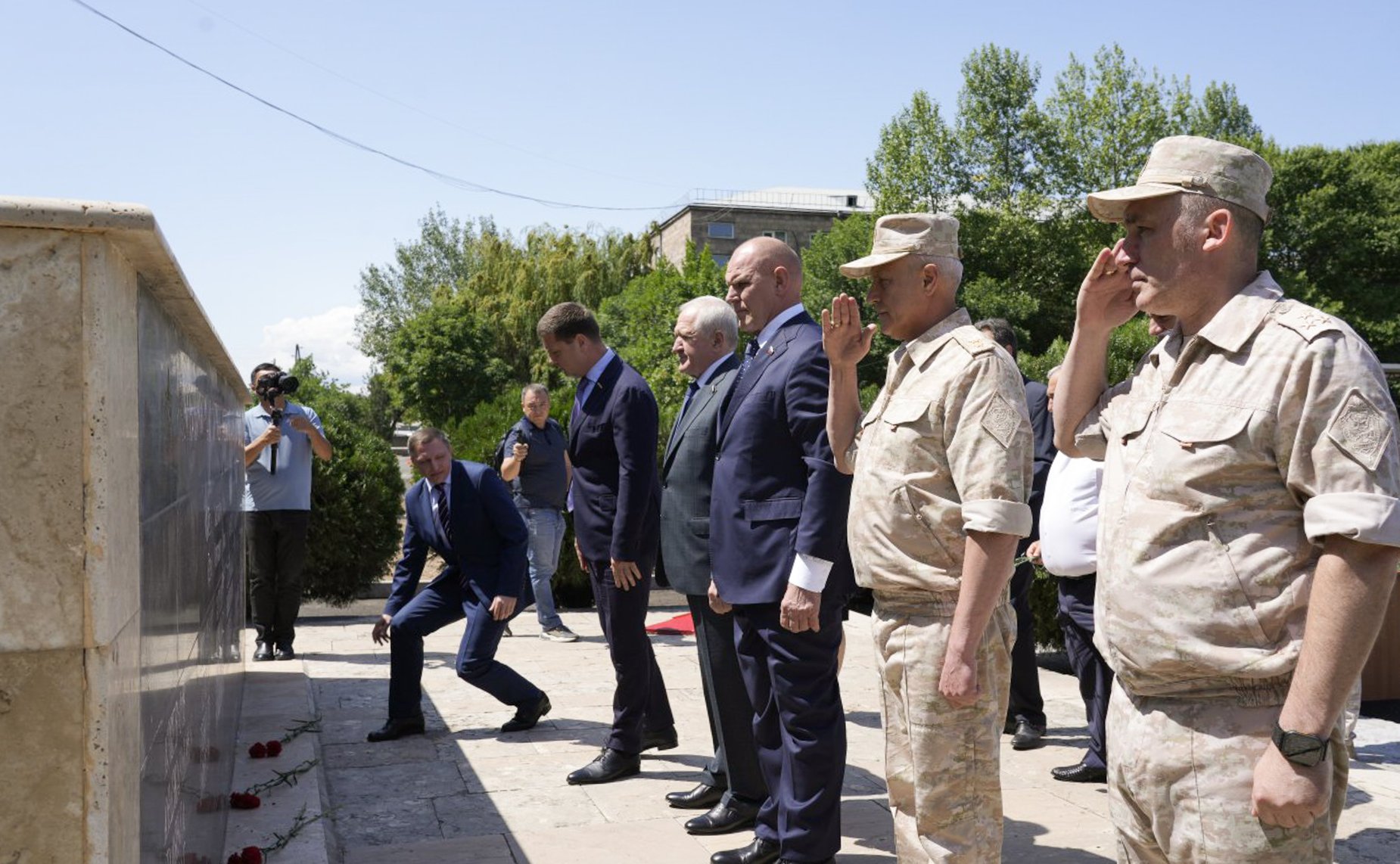 Сенаторы РФ посетили Арташатский пограничный отряд