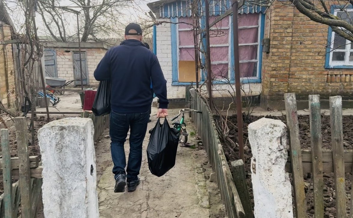 Игорь Кастюкевич посетил многодетную семью из Верхнего Рогачика