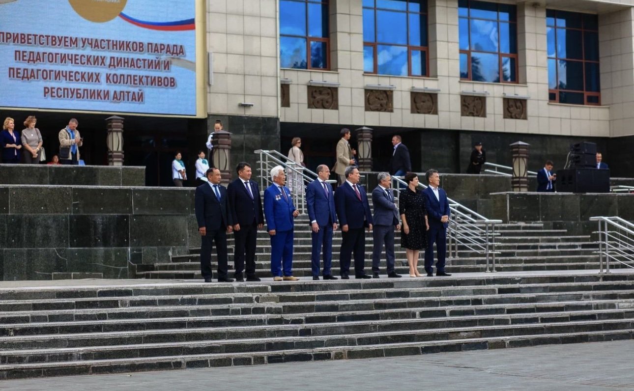 Владимир Полетаев выступил на учительском съезде в Республике Алтай