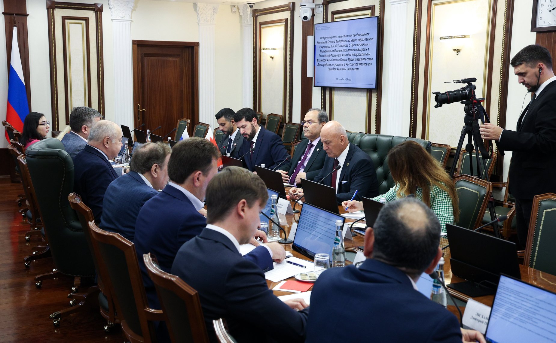 Ильяс Умаханов провел встречу с Чрезвычайным и Полномочным Послом Королевства Бахрейн в РФ Ахмедом Абдулрахманом Махмудом Аль-Саати и Главой Представительства Лиги арабских государств в России Валидом Хамидом Шилтагом