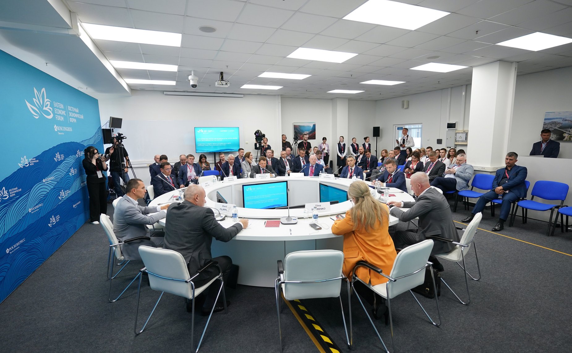 Сессия «Поддержка и защита бизнеса в цифровой сфере: правовые ориентиры Дальнего Востока». Сенаторы принимают участие в VIII Восточном экономическом форуме