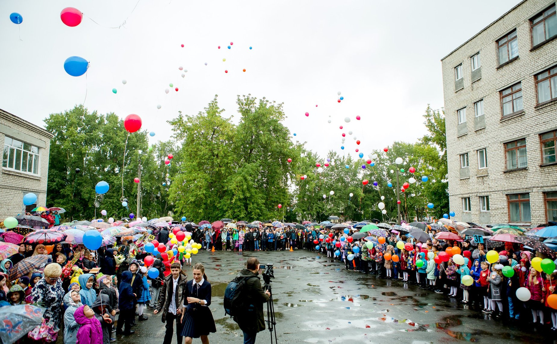 Вадим Харлов посетил в День знаний МАОУ «Среднюю образовательную школу №4» г. Алапаевска