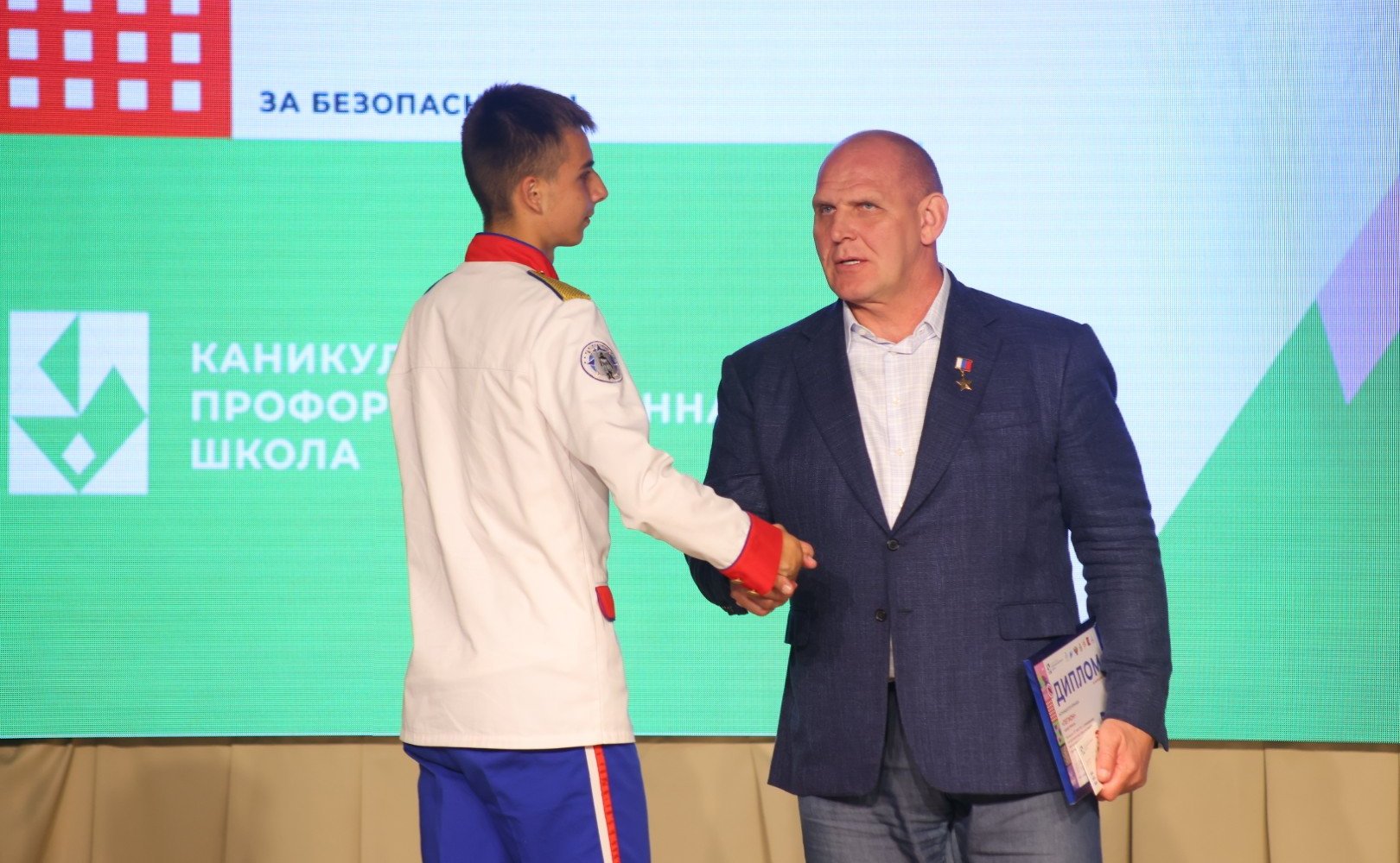 Юрий Воробьев и заместитель Председателя Совета Республики Национального собрания Республики Беларусь Валерий Бельский приняли участие в мероприятиях каникулярной профориентационной школы «За безопасность!»