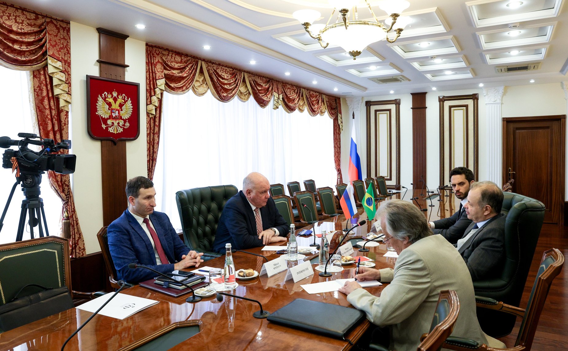Председатель Комитета СФ по международным делам Григорий Карасин провел встречу с Послом Бразилии в России Родриго Соаресом