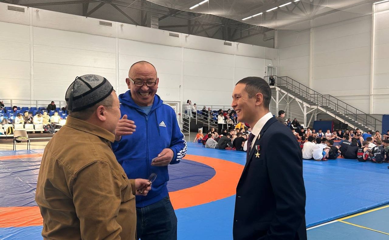 Амыр Аргамаков в ходе поездки в регион побывал на мастер-классе тренеров по греко-римской борьбе в физкультурно-оздоровительном комплексе «Атлант»