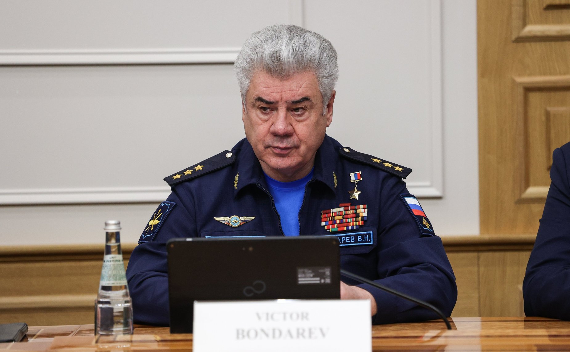 Виктор Бондарев