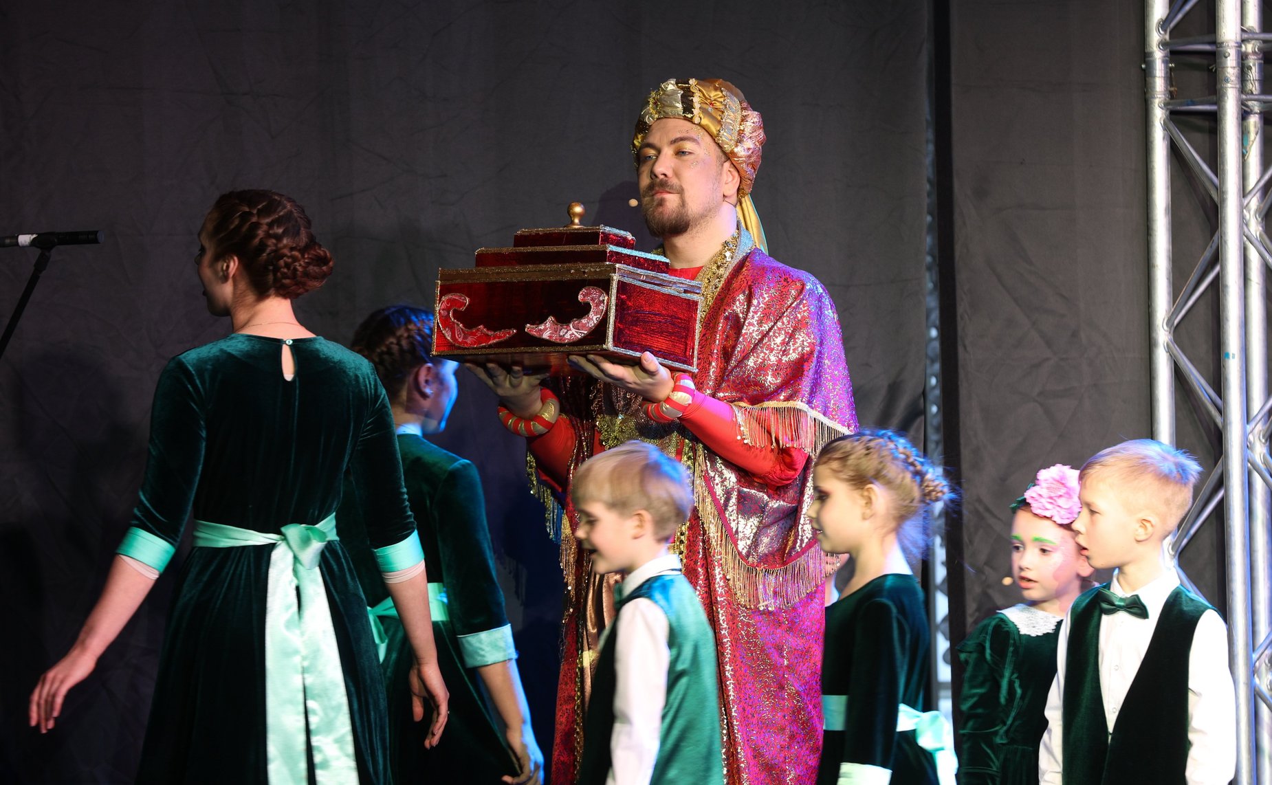 По инициативе Валентины Матвиенко в Таврическом дворце Санкт-Петербурга организована Рождественская елка для детей участников СВО