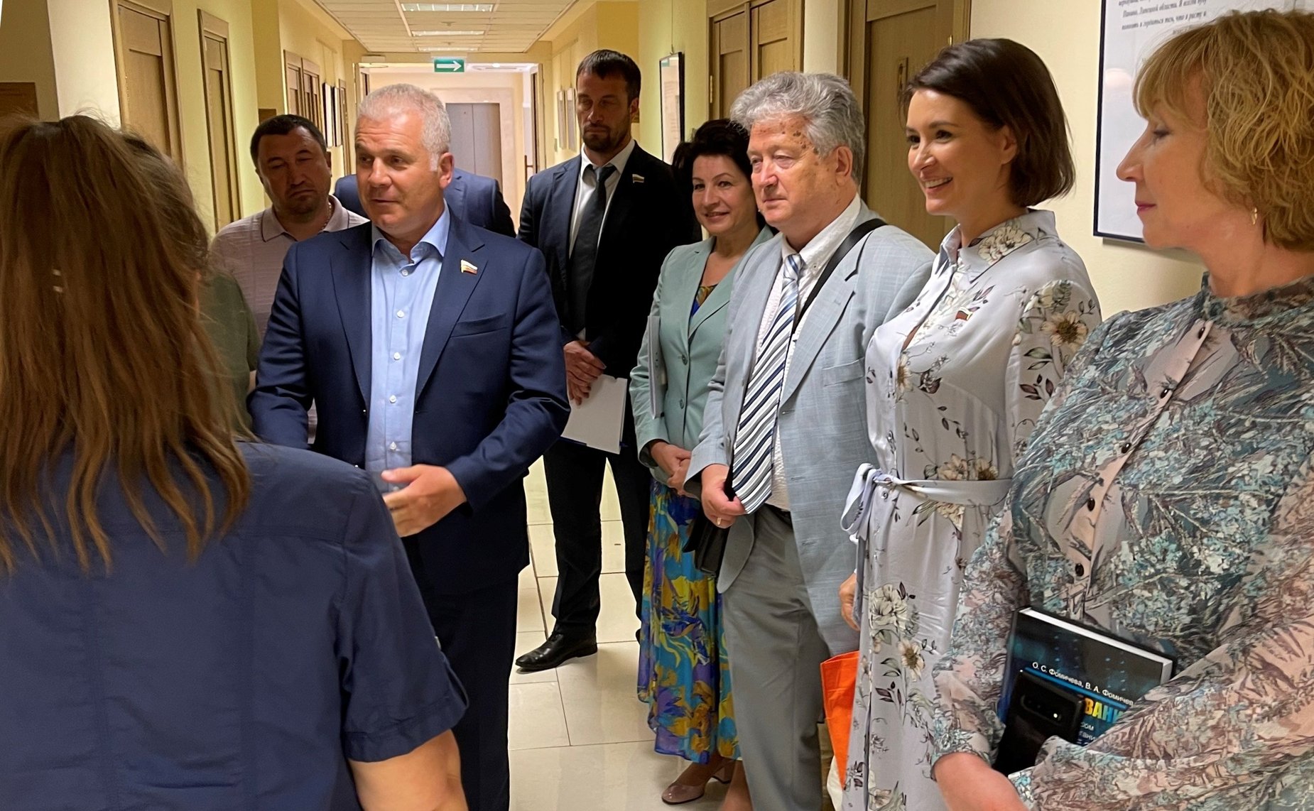 Открытие в Совете Федерации выставки школы-конкурса «Портрет твоего края»