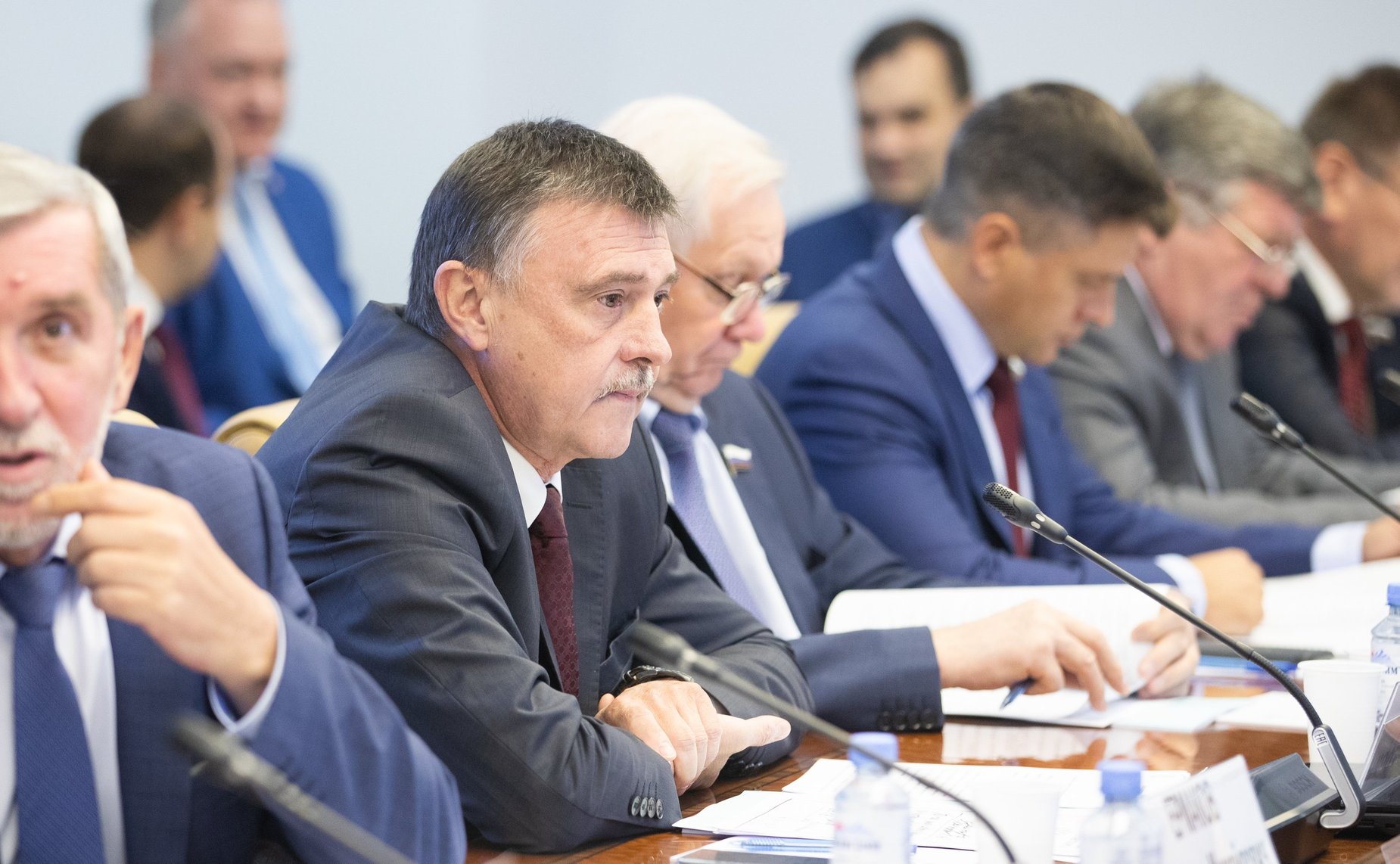 «Круглый стол» на тему «Вопросы развития межрегиональных и местных авиаперевозок в районах Крайнего Севера и приравненных к ним местностях»