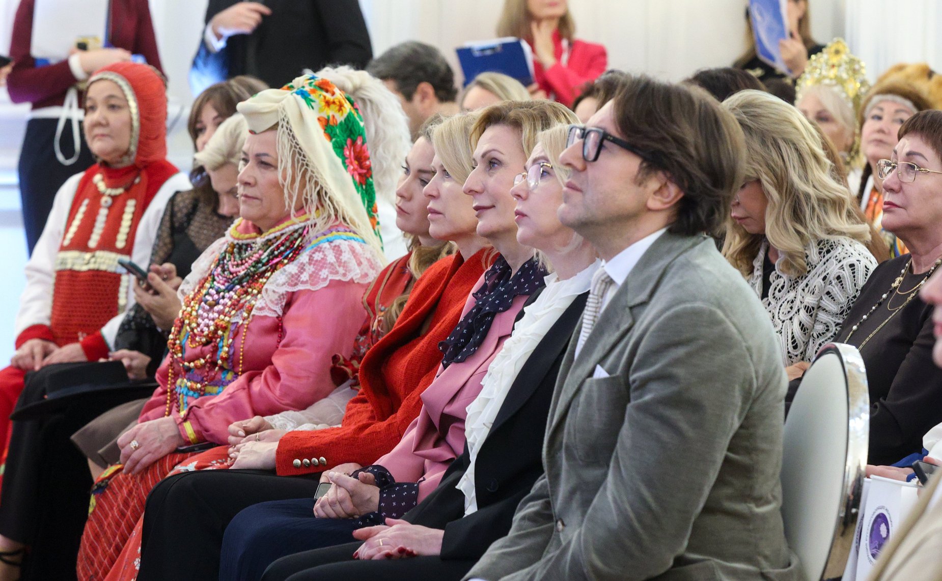 Пленарное заседание международного форума «Женщины за сохранение традиций»