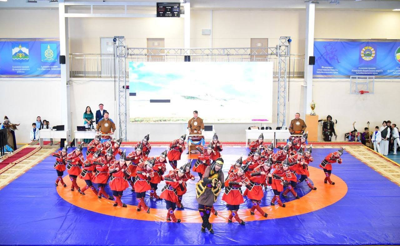 Баир Жамсуев принял участие в открытии турнира Агинского Бурятского округа «Кубок памяти Бадмы Цыреновича Цыренова»