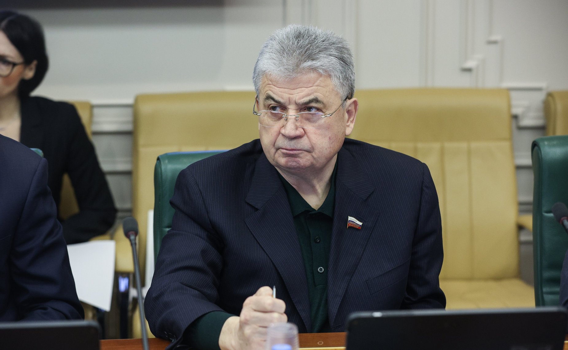Геннадий Емельянов