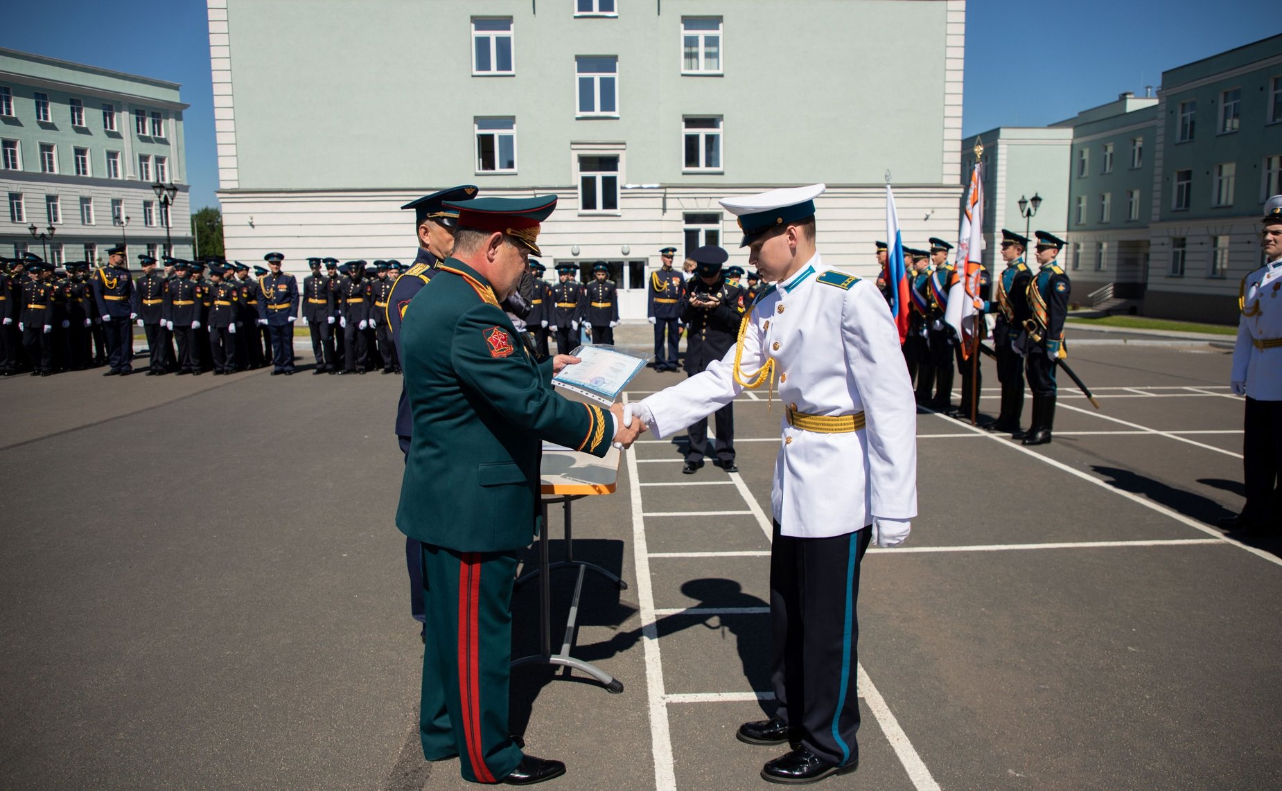 Александр Ракитин во время рабочей поездки в регион принял участие в торжественных мероприятиях, посвященных первому выпуску кадет в Петрозаводском Президентском кадетском училище